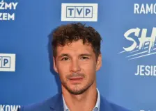 Mikołaj Roznerski chwali się nowym samochodem. Jego wygląd was zaskoczy