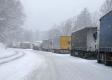 Husté sneženie komplikuje dopravu: Cez tieto horské priechody kamióny neprejdú