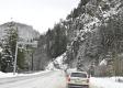 Husté sneženie komplikuje dopravu, cez tieto cesty autom ani NEPREJDETE!