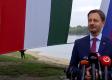 Faux pas na stretnutí Hegera s Orbánom: Na moste, ktorý spája Slovensko s Maďarskom, viala ruská vlajka