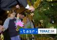 Vianočný strom v Trstenej vyzdobili ručne maľovanými ozdobami